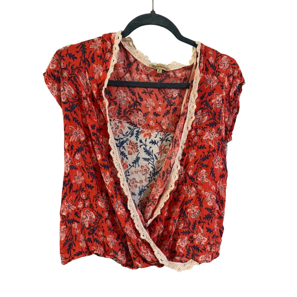 DEMOCRACY Red Floral Print Lace Trimmed‎ Wrap Top Womens Size Medium